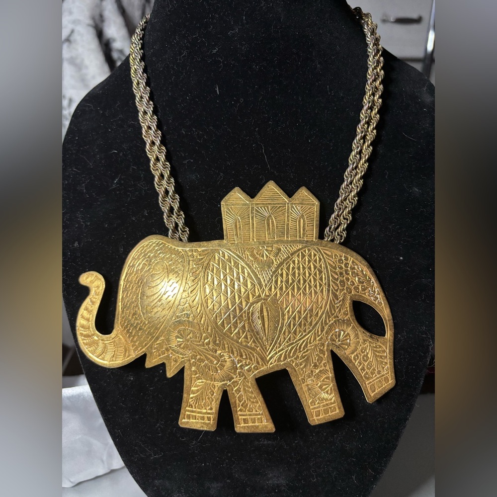 Hand etched artesian vintage gold tone necklace from India. 24 inch length.